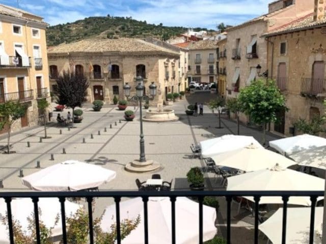 Casa Rural Plaza Mayor - Spacious Rural House with Game Room & Air Conditioning in Priego, Cuenca