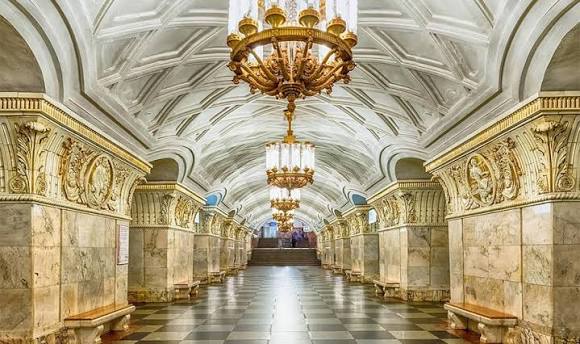 Moscow Metro Palaces – Underground Art Tour