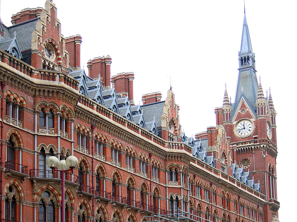 London Iconic Hotel & Traditional Afternoon Tea
