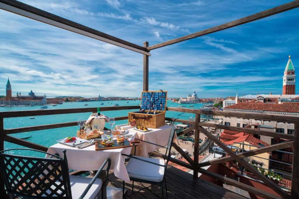 Venice Canal‑view Hotel with Cicchetti Tour