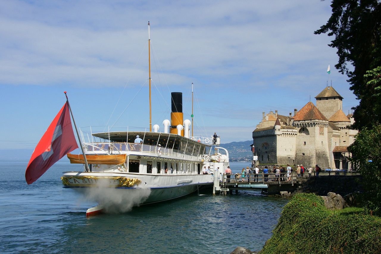 Geneva Lake Cruise & Chillon Castle Tour