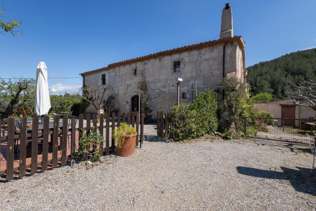 Casa Rural Ca L'Emili - Rural Retreat with Mountain Views in Gelida, Barcelona